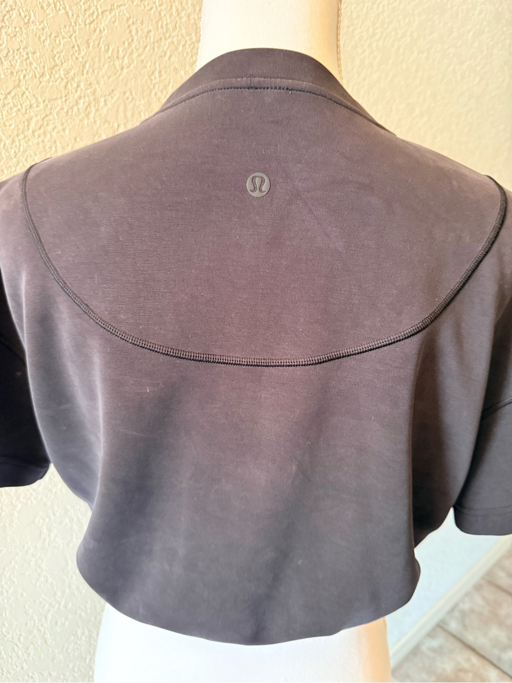LULULEMON Softstreme Gathered Black T-Shirt Crop Athleisure Top Size 4 - Picture 5 of 11